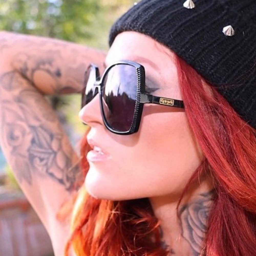 Retro Feathered Square Frame Sunnies
